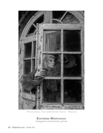 the duchess of an abandoned manor portrait photography